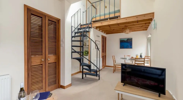 Altido Charming mews flat near the Dean Bridge, Забронировать Отель Отели Эдинбурга 3 звезды, рядом с Scottish Widows Bank Plc, 3*