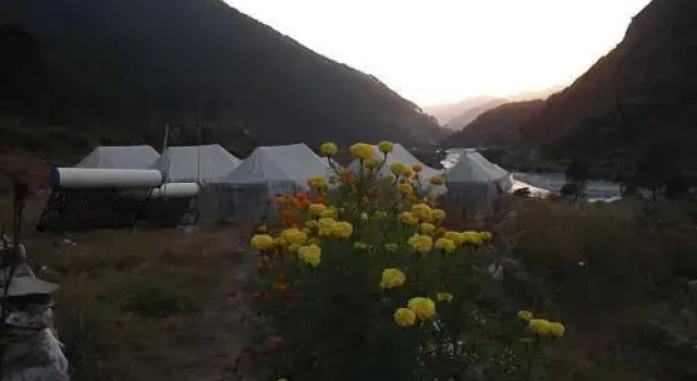 Camp Nirvana Yamunotri, Prenota Hotel Barkot Uttarakhand