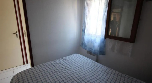 villa 3 chambres 6 couchages petite terrasse dans résidence sécurisée avec piscine commune 400m de la mer LRJP50