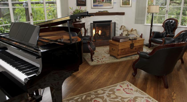 The Vagabond's House Boutique Inn & Spa Studio, Book Bed and Breakfast Hoteller i Carmel Highlands med morgenmad, Morgenmad