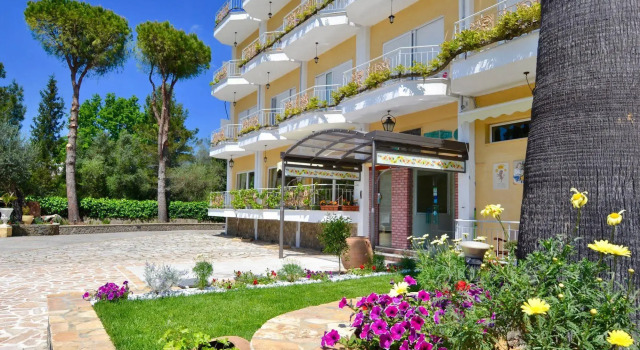 Hotel Paloma Blanca