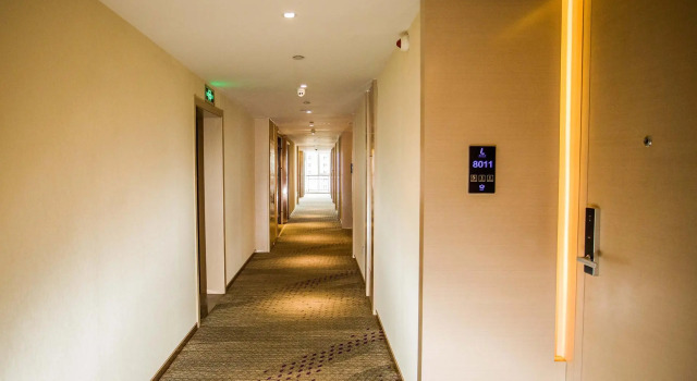 Lavande Hotel·Yan'an Baimi Avenue, Book Hotel Hoteller i Yanan med parkering, Parkering