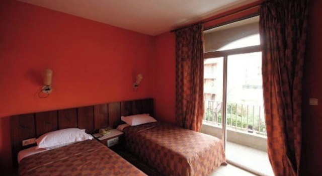 Triple Room in Center Marrakech - Close to Everything, Забронировать Дом для отпуска Отели Марракеш-Тенсифт-Эль-Хауз с парковкой, Парковка
