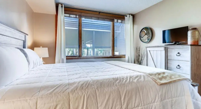 Spacious And Modern 2br Premier- The Pines- Kids Ski Free 2 Bedroom Condo by RedAwning