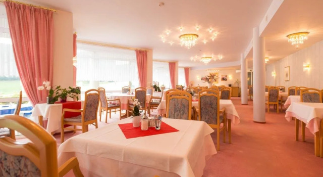 Hotel Paquet, Забронировать Отель Отели в центре Бург-Ройланд, в центре