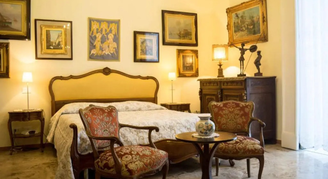 B&B Graziani Relais, Забронировать Отель «постель и завтрак» Отели Неаполя с парковкой, рядом с Ospedale degli Incurabili, Парковка
