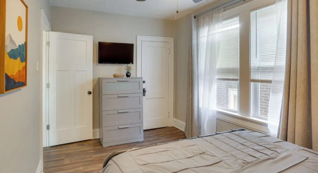 1 Mi to Delmar Loop! University City Bungalow