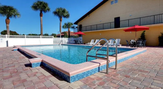Кровать в общем номере Americas Best Value Inn Ocean Inn