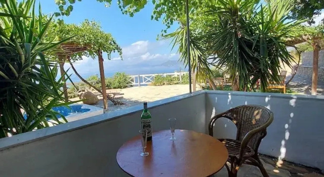 Коттедж c 1 комнатой с балконом House with with a spectacular sea view