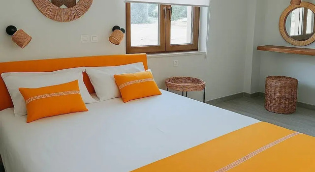 Коттедж Paliochora Beachfront Escape, Milolithos Pool Retreats