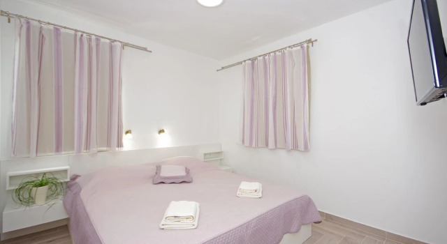 Amazing Home in Drvenik With Wifi and 3 Bedrooms, 预订 酒店 德尔韦尼克 Makarska Riviera