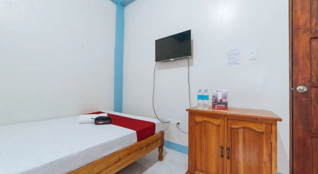 RedDoorz Near Lucap Wharf Alaminos