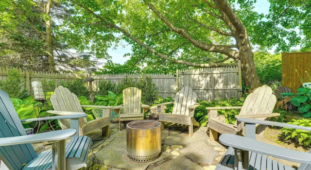Коттедж Charming Cottage w/ Patio, Walk to Boothbay Harbor