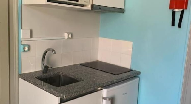 Семейная студия с балконом Meeting Hostel