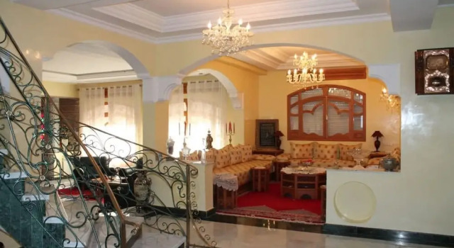 Villa lah, Rezerwuj Willa Hotele w Tanger-Tetouan z parkingiem, Parking