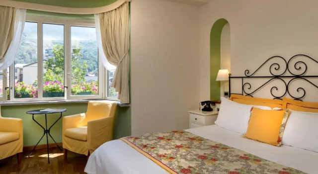 Полулюкс с красивым видом из окна Bijou Hotel