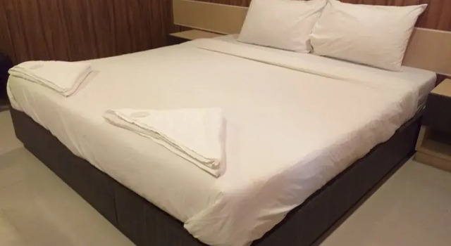 Sirichai Hotel - Chaiyaphum, Varaa Hotelli Hotellit North-Eastern Thailand pysäköinnillä, Pysäköinti