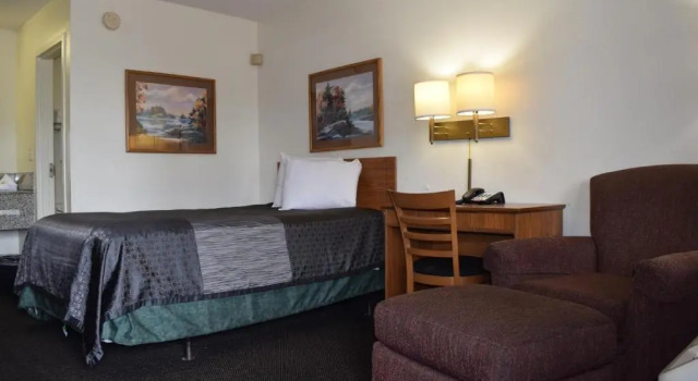 Номер Deluxe Oak Tree Inn Livonia West