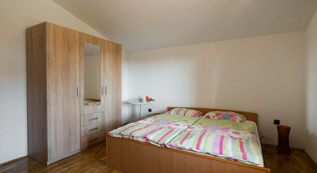 Семейные апартаменты с балконом и с видом на море Apartments Villa Irena