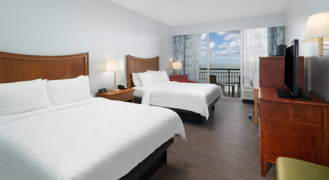 Четырёхместный номер Standard oceanfront Holiday Inn Resort Lumina on Wrightsville Beach by IHG