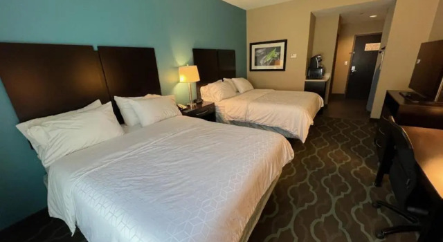 Четырёхместный номер Standard Holiday Inn Express Hotels & Suites Cuero by IHG