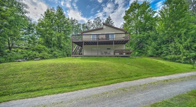 Коттедж с 2 комнатами с балконом Catskills Home, 5 Mins to Windham Mtn Resort!