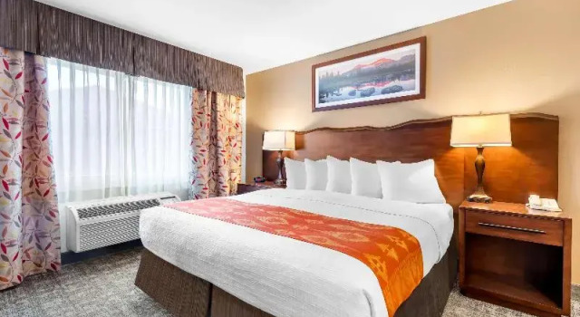Номер Standard с балконом Best Western Rocky Mountain Lodge