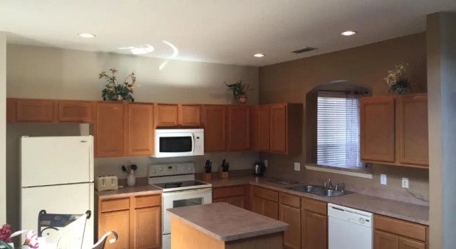 Кровать в общем номере с 6 комнатами Orlando Vacation Rental Homes