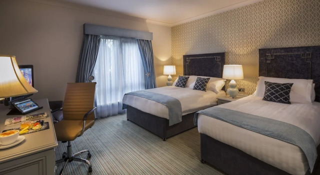 Трёхместный номер Standard Treacys Oakwood Hotel, Shannon