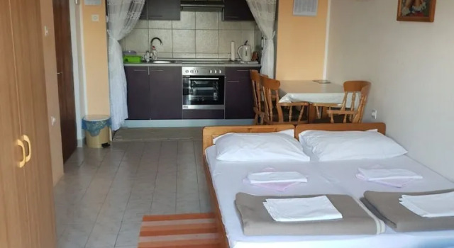 Studio Apartments Ivan