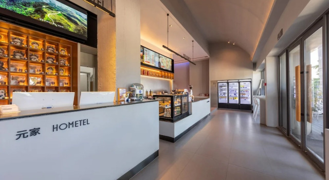 poltton international hotel