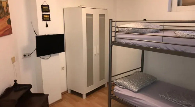A&S Hostel 9, Забронировать Хостел Хостелы Бонна, рядом с Оздоровительный центр Курфюрстенбад, Хостел