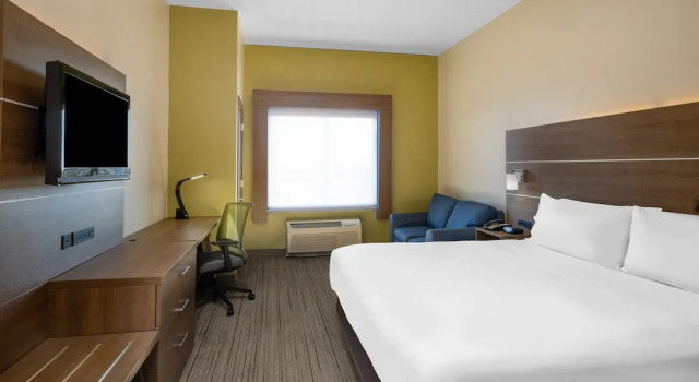 Люкс с 2 комнатами Holiday Inn Express & Suites Dallas East - Fair Park by IHG