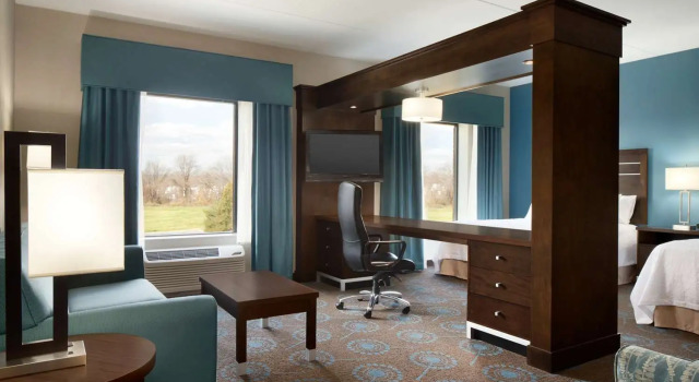 Люкс с видом на воду Hampton Inn & Suites Edgewood/Aberdeen-South