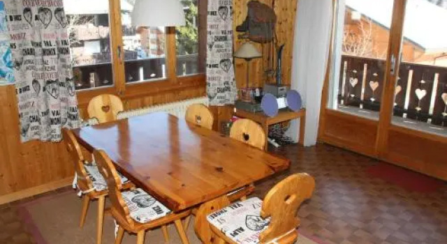 Pre Vert 44, Prenota Appartamento Hotel a Canton Vallese con parcheggio, Parcheggio
