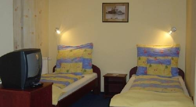 Decsi Panzi, Rezervovat Hotel Ostřihom 