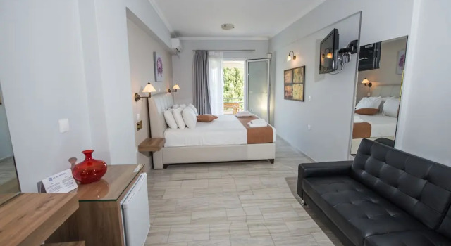 Двухместный номер Standard с балконом и с частичным видом на море Aliki Hotel
