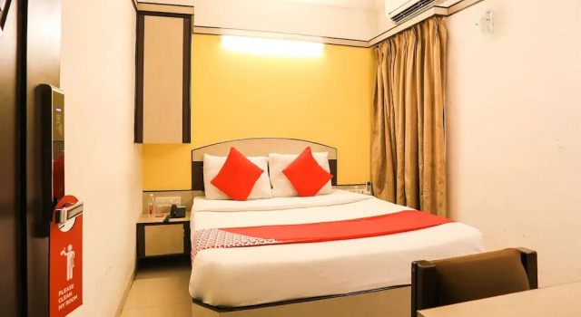 OYO Flagship 047 Railway Station Surat, Rezervovat Hotel Hotely v Gujarat s parkováním, Parkování