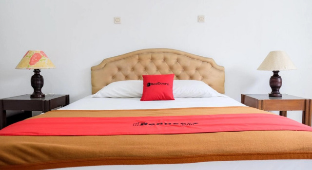 Люкс RedDoorz Plus near Jalan Baru Bogor