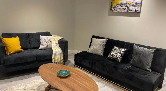 Divine Apartments Slough *Brand New* 2 bed 2 baths, Varaa Huoneisto Asunnot kohteessa Merseyside, Huoneisto