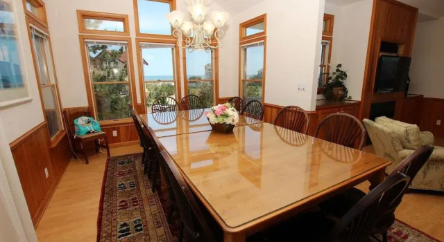 Aurora - 7 Br Home
