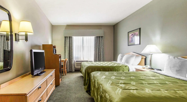 Четырёхместный номер Standard Quality Inn & Suites Pearl-Jackson