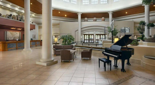 Embassy Suites Phoenix North, Забронировать Отель Норт-Маунтин 