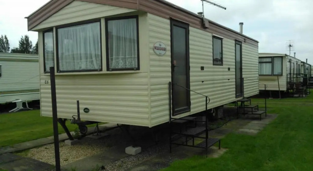 2 bedroom caravan on 4 star park