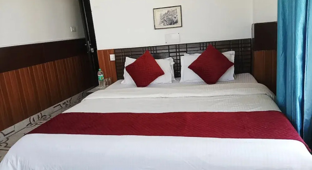 Hotel D Pal, Buchen Sie Hotel Waknaghat Indien