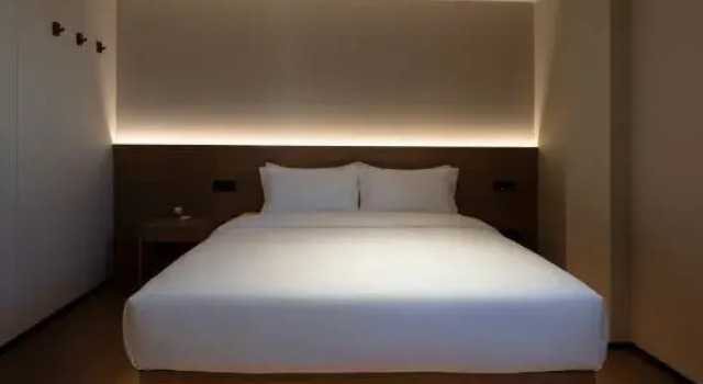 Люкс с 2 комнатами Manhui Swimming Pool Resort Hotel (Sanya Phoenix Airport)