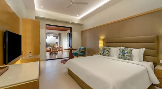 Номер Executive Shyama Sarovar Portico