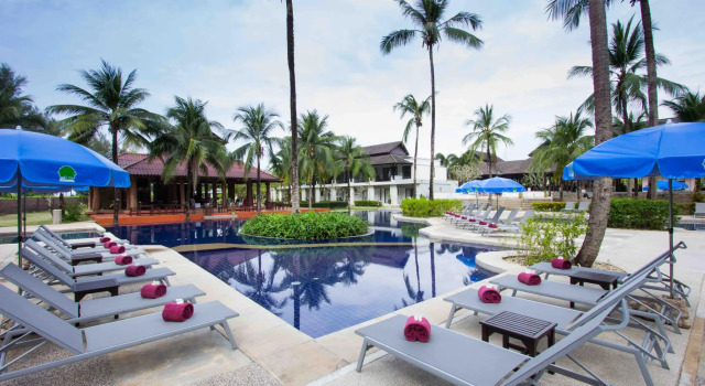 Кровать в общем номере Palm Galleria Resort