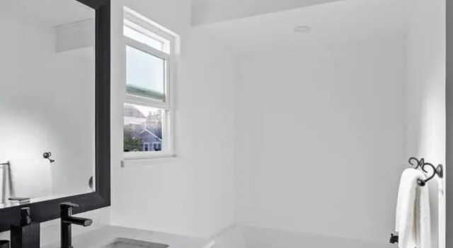 Коттедж Newly Renovated 2BR Kits Home Prime Location