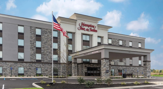 Кровать в общем номере Hampton Inn & Suites Xenia Dayton
